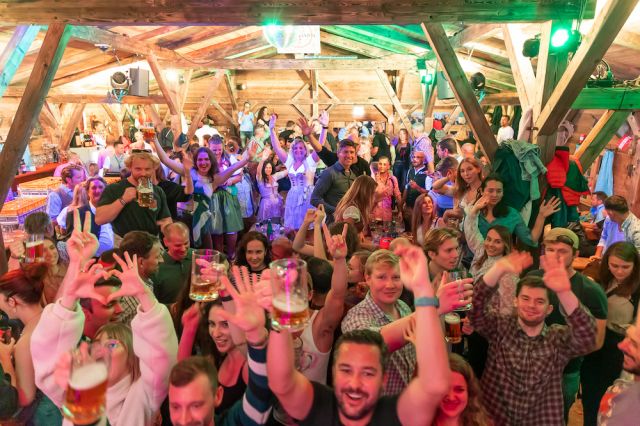 Partystimmung auf der Kaiser Wiesn © Harald Klemm